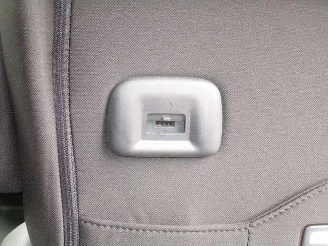 セレナ 2.0 ハイウェイスター V MM521DーLナビゲーション&アラウンドビュ ハイビームアシスト クルコン LEDランプ サイドエアバッグ アルミ 三列シート ワンオーナー エアバッグ LDP キーフリー ETC ナビTV ABS(29枚目)