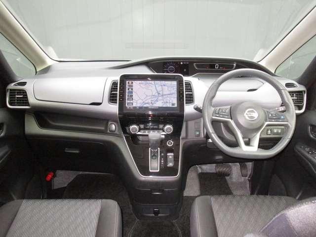 セレナ ２．０　ハイウェイスター　Ｖ　ＭＭ５２１ＤーＬナビゲーション＆バックビューモ　カーナビ　ハイビームアシスト　レーダーＣ　アルミ　三列シート　ワンオーナー　エアバッグ　ＬＤＰ　キーフリー　パワーウインドウ　点検記録簿　盗難防止装置（3枚目）