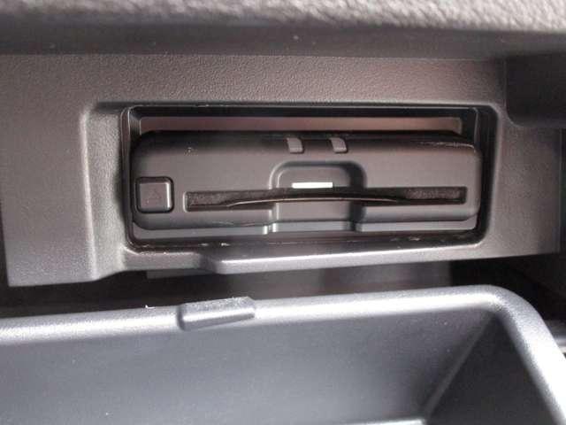 セレナ ２．０　ハイウェイスター　Ｖ　ＭＭ５２１ＤーＬナビゲーション＆バックビューモ　カーナビ　ハイビームアシスト　レーダーＣ　アルミ　三列シート　ワンオーナー　エアバッグ　ＬＤＰ　キーフリー　パワーウインドウ　点検記録簿　盗難防止装置（10枚目）