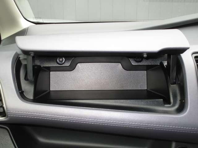 セレナ ２．０　ハイウェイスター　Ｖ　ＭＭ５２１ＤーＬナビゲーション＆バックビューモ　カーナビ　ハイビームアシスト　レーダーＣ　アルミ　三列シート　ワンオーナー　エアバッグ　ＬＤＰ　キーフリー　パワーウインドウ　点検記録簿　盗難防止装置（14枚目）