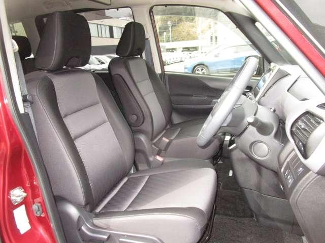 セレナ ２．０　ハイウェイスター　Ｖ　ＭＭ５２１ＤーＬナビゲーション＆バックビューモ　カーナビ　ハイビームアシスト　レーダーＣ　アルミ　三列シート　ワンオーナー　エアバッグ　ＬＤＰ　キーフリー　パワーウインドウ　点検記録簿　盗難防止装置（20枚目）