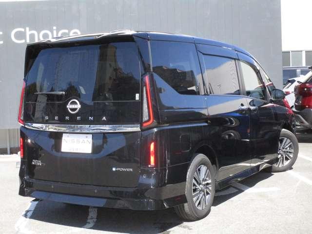 セレナ １．４　ｅ－ＰＯＷＥＲ　ハイウェイスターＶ　ナビ付　フルオートエアコン　ＡＢＳ　社用車　１オナ　アルミホイール　記録簿　キーレス　アイドリングストップ　パワーウィンドウ　メモリーナビ　スマートキープッシュスタート（2枚目）
