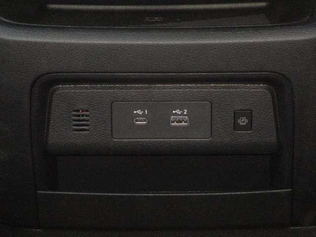 セレナ １．４　ｅ－ＰＯＷＥＲ　ハイウェイスターＶ　ナビ付　フルオートエアコン　ＡＢＳ　社用車　１オナ　アルミホイール　記録簿　キーレス　アイドリングストップ　パワーウィンドウ　メモリーナビ　スマートキープッシュスタート（11枚目）