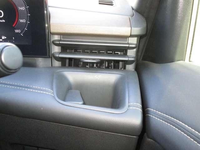 セレナ １．４　ｅ－ＰＯＷＥＲ　ハイウェイスターＶ　ナビ付　フルオートエアコン　ＡＢＳ　社用車　１オナ　アルミホイール　記録簿　キーレス　アイドリングストップ　パワーウィンドウ　メモリーナビ　スマートキープッシュスタート（13枚目）