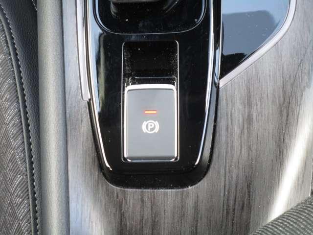 オーラ １．２　Ｇ　メモリーナビ　アラウンドビューモニター　ＥＴＣ　パワーウィンドウ　アルミホイール　フルオートエアコン　パワーステアリング　記録簿　メモリーナビ　エアバッグ　ＡＢＳ　　試乗車アップ　ナビ　ＡＡＣ　ＰＳ（18枚目）