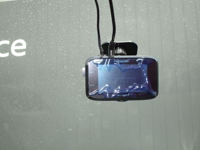 オーラ １．２　ＮＩＳＭＯ　ワンオーナ　パワーウィンドウ　アルミホイール　運転席エアバッグ　ＡＢＳ　パワーステアリング　フルオートエアコン（9枚目）