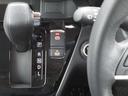 電動パーキング。指先で操作ができます。AUTOHOLD付きで坂道発進も安心です。