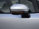 ウインカー付き電動格納式ドアミラー装備してます。対向車もウインカーを確認できます