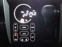 車内の温度を快適に保つ、便利なオートエアコン 7