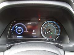 車内の温度を快適に保つ、便利なオートエアコン。 7