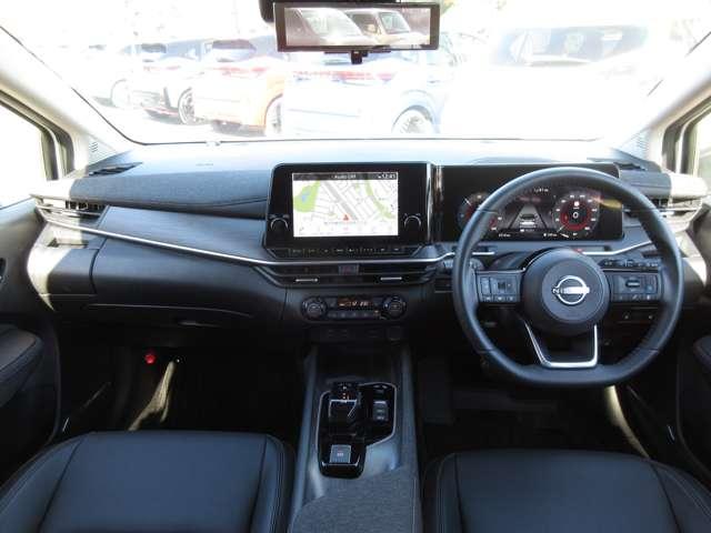 オーラ 1.2 G 90周年記念車 メモリーナビ・TV・アラウンドビューモニタ アラウンドモニ LED スマートキー 衝突軽減ブレーキ 試乗車 オートエアコン アルミ メモリーナビ ドラレコ バックカメラ サイドカメラ キーレス ETC レーダークルーズ(4枚目)