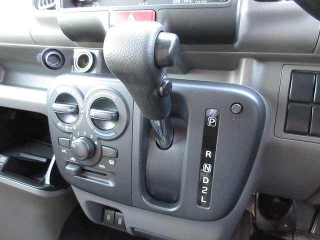 ＮＶ１００クリッパーバン ６６０　ＤＸ　ＧＬパッケージ　ハイルーフ　衝突軽減ブレーキ・踏み間違防止アシスト・　エマージェンシーＢ　パワーウィンド　ＥＴＣ付き　メンテナンスノート　キーレスエントリー　エアコン　ダブルエアバッグ　ワンオーナー　パワーステアリング　運転席エアバッグ　ＡＢＳ　アイドリンクストップ（13枚目）