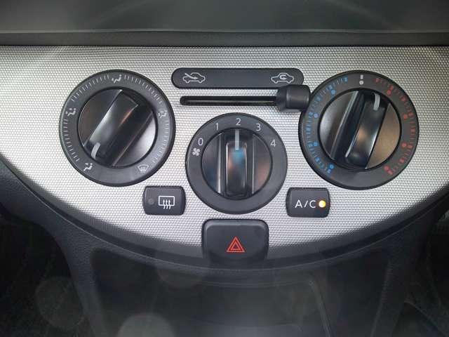ノート １．５　１５Ｘ　ＡＭ／ＦＭラジオ付きＣＤデッキ　インテリキー　スマ－トキー　パワーウインド　記録簿　運転席エアバッグ　Ｗエアバッグ　ワンオーナー　キーレス　ＡＢＳ　パワーステアリング　イモビライザー　ＡＣ（9枚目）