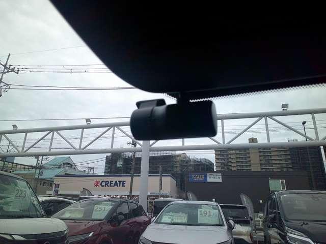 オーラ １．２　Ｇ　プロパイロット　全周囲カメラ　ＥＴＣ２．０　前　自動（被害軽減）ブレーキ　試乗車アップ　ＬＥＤ　ＬＫＡ　ＥＴＣ　ドライブレコーダー　カーテンエアバッグ　イモビライザー　アルミホイール　インテリジェントキー　パワーウィンドウ　ワンオーナー　ナビＴＶ（10枚目）