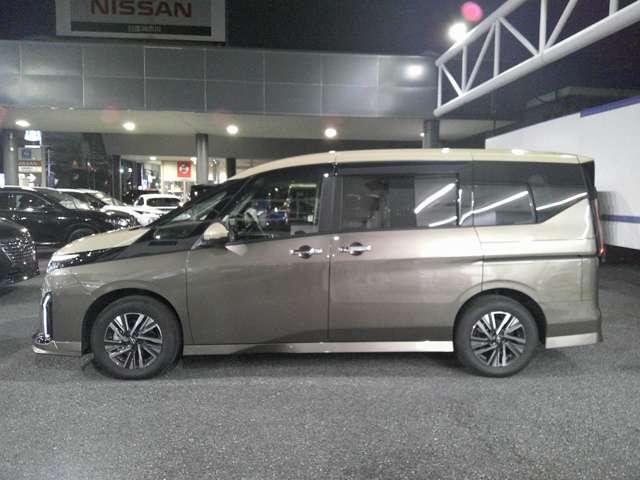 セレナ １．４　ｅ－４ＯＲＣＥ　ハイウェイスターＶ　４ＷＤ　プロパイロット　前後ドラレコ　寒冷地仕様　レーンキープアシスト　ＬＥＤ　寒冷地仕様　アラウンドモニター　フルオートエアコン　ＥＴＣ　４ＷＤ　両側パワースライドドア　インテリジェントクルーズ　踏み間違い衝突防止（16枚目）