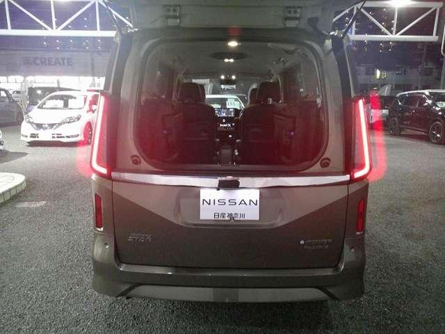 セレナ １．４　ｅ－４ＯＲＣＥ　ハイウェイスターＶ　４ＷＤ　プロパイロット　前後ドラレコ　寒冷地仕様　レーンキープアシスト　ＬＥＤ　寒冷地仕様　アラウンドモニター　フルオートエアコン　ＥＴＣ　４ＷＤ　両側パワースライドドア　インテリジェントクルーズ　踏み間違い衝突防止（19枚目）