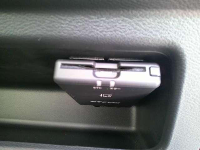 デイズ ６６０　Ｘ　全周囲カメラ　ＥＴＣ２．０　前ドラレコ　アラウンドＭ　踏み間違え防止　スマートキー　イモビライザー　ＥＴＣ　レーンキープ　アイドリングストップ　ドライブレコーダー　キーレス　フルオートエアコン　ナビＴＶ　ＷＡＢ　記録簿　運転席エアバック（9枚目）