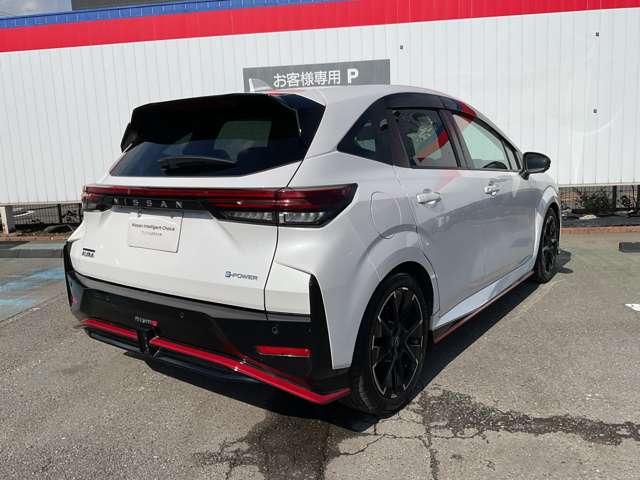 オーラ 1.2 NISMO メモリーナビ アラウンドビューモニター カーテンエアバッグ エマブレ インテリキー ETC 車線逸脱警報 ワンセグ キーフリーシステム ダブルエアバック 定期点検記録簿 アルミホイール 運転席エアバッグ メモリーナビ ナビTV ABS(2枚目)