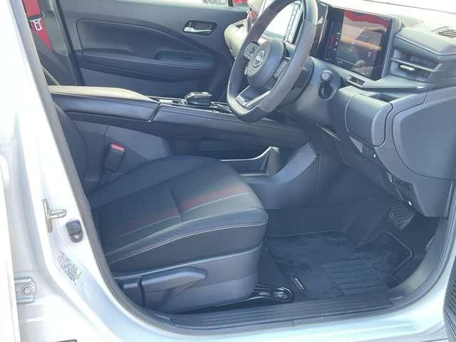 オーラ 1.2 NISMO メモリーナビ アラウンドビューモニター カーテンエアバッグ エマブレ インテリキー ETC 車線逸脱警報 ワンセグ キーフリーシステム ダブルエアバック 定期点検記録簿 アルミホイール 運転席エアバッグ メモリーナビ ナビTV ABS(13枚目)