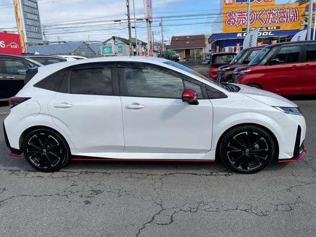 オーラ 1.2 NISMO メモリーナビ アラウンドビューモニター カーテンエアバッグ エマブレ インテリキー ETC 車線逸脱警報 ワンセグ キーフリーシステム ダブルエアバック 定期点検記録簿 アルミホイール 運転席エアバッグ メモリーナビ ナビTV ABS(17枚目)