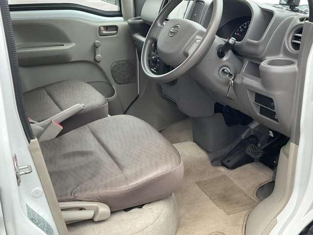 NV100クリッパーバン 660 DX ハイルーフ 5AGS車 メモリーナビ バックカメラ 前後ドラレコ カーナビ バックモニタ- 助手席エアバック キーレスキー ドラレコ メモリーナビ ワンオーナー パワステ付き 運転席エアバック エアコン 整備記録簿 ABS付き(13枚目)