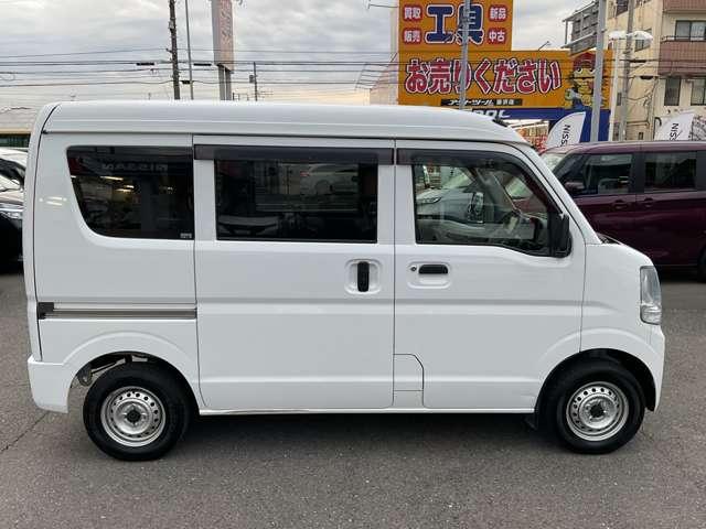 NV100クリッパーバン 660 DX ハイルーフ 5AGS車 メモリーナビ バックカメラ 前後ドラレコ カーナビ バックモニタ- 助手席エアバック キーレスキー ドラレコ メモリーナビ ワンオーナー パワステ付き 運転席エアバック エアコン 整備記録簿 ABS付き(17枚目)