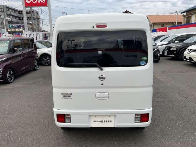 NV100クリッパーバン 660 DX ハイルーフ 5AGS車 メモリーナビ バックカメラ 前後ドラレコ カーナビ バックモニタ- 助手席エアバック キーレスキー ドラレコ メモリーナビ ワンオーナー パワステ付き 運転席エアバック エアコン 整備記録簿 ABS付き(18枚目)