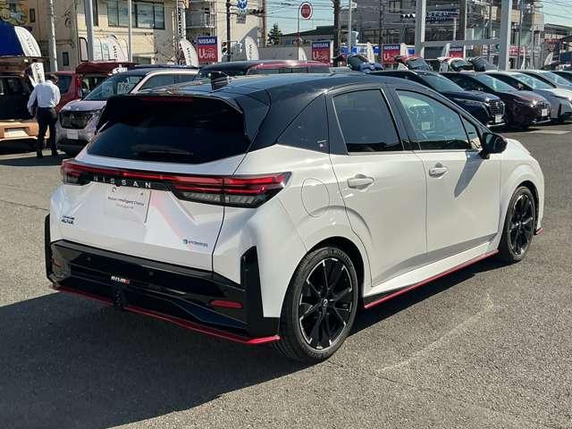 オーラ 1.2 NISMO 日産コネクトカーナビ カーテンエアバッグ エマブレ インテリキー ETC ドラレコ 車線逸脱警報 ワンセグ キーフリーシステム ダブルエアバック 定期点検記録簿 アルミホイール 運転席エアバッグ メモリーナビ 試乗車(2枚目)