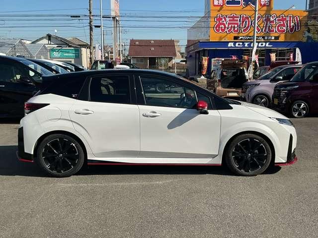 オーラ 1.2 NISMO 日産コネクトカーナビ カーテンエアバッグ エマブレ インテリキー ETC ドラレコ 車線逸脱警報 ワンセグ キーフリーシステム ダブルエアバック 定期点検記録簿 アルミホイール 運転席エアバッグ メモリーナビ 試乗車(9枚目)