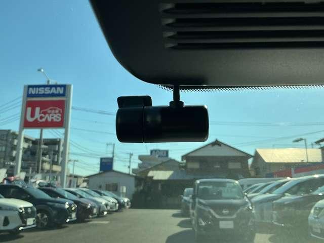 オーラ 1.2 NISMO 日産コネクトカーナビ カーテンエアバッグ エマブレ インテリキー ETC ドラレコ 車線逸脱警報 ワンセグ キーフリーシステム ダブルエアバック 定期点検記録簿 アルミホイール 運転席エアバッグ メモリーナビ 試乗車(19枚目)