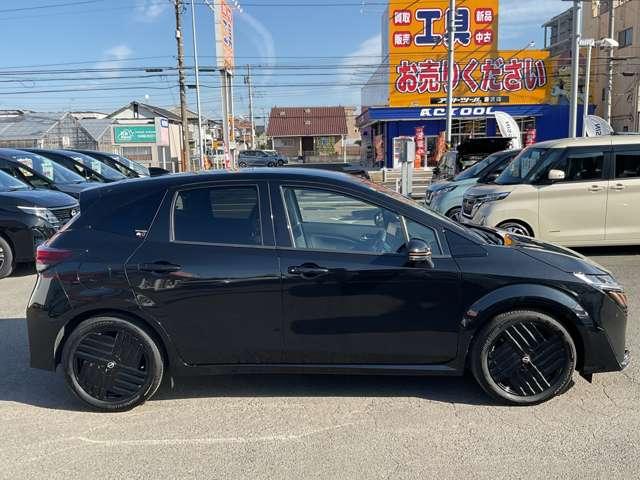 オーラ １．２　Ｇ　９０周年記念車　メーカーコネクトナビ　アラウンドモニ　ＬＥＤ　スマートキー　衝突軽減ブレーキ　オートエアコン　アルミ　メモリーナビ　ドラレコ　バックカメラ　サイドカメラ　キーレス　ＥＴＣ　レーダークルーズ（17枚目）