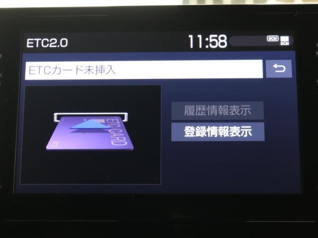 カローラクロス ハイブリッド　Ｚ　パノラマムーンルーフ　アクティブクルーズコントロール　ＬＥＤライト　Ｂカメラ　イモビ　ＰＷシート　記録簿　メモリナビ　スマートキ－　ＡＣ　ミュージックプレイヤー接続可　ナビ　アイドリングストップ（7枚目）