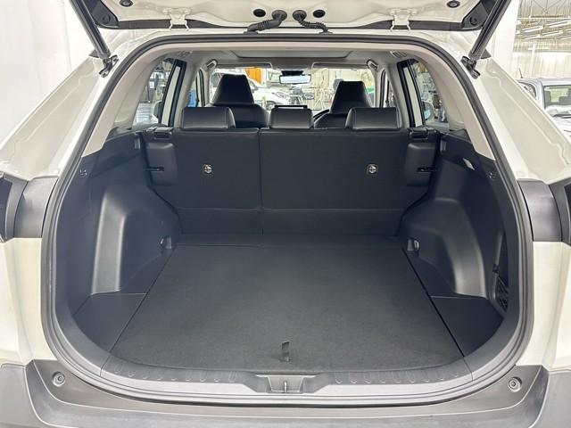 ＲＡＶ４ Ｇ　Ｚパッケージ　インテリジェントクリアランスソナー　パノラマルーフ　整備記録簿　ＡＷＤ　ＬＥＤライト　アルミホイル　オートクルーズ　横滑り防止装置　バックガイドモニター　盗難防止装置　デュアルエアバッグ　メモリナビ（18枚目）