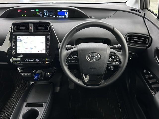 プリウス ＳセーフティプラスＩＩ　ブラインドスポットモニター　３カメラドライブレコーダー　ＥＴＣ２．０　ＵＳＢ（4枚目）