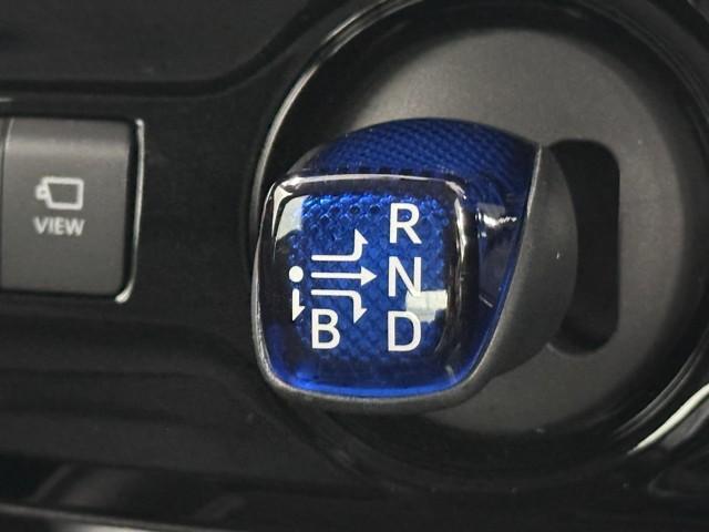 プリウス ＳセーフティプラスＩＩ　ブラインドスポットモニター　３カメラドライブレコーダー　ＥＴＣ２．０　ＵＳＢ（10枚目）