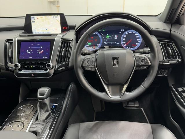 クラウンハイブリッド S エレガンススタイルII イモビライザー バックモニター ナビ&TV アルミホイール オートクルーズコントロール 記録簿 AC100V スマートキー フルセグ キーレス ETC ドラレコ メモリーナビ DVD再生 PWシート(4枚目)