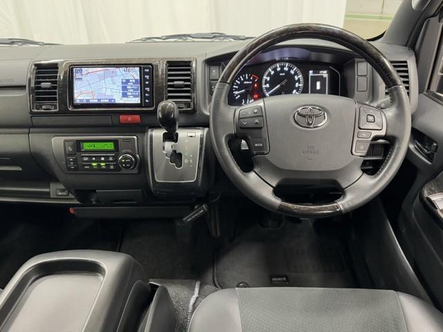 ハイエースバン スーパーＧＬ　ダークプライムＩＩ　ＬＥＤヘットライト　メモリーナビゲーション　ミュージックプレイヤー接続可　地デジ　スマキー　ＡＢＳ　フルフラット　盗難警報装置　運転席エアバッグ　リアクーラー　オートエアコン　パワーウインドウ　記録簿（4枚目）