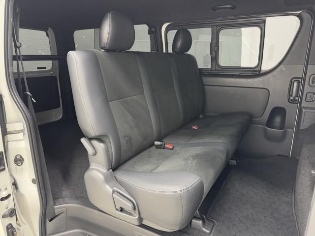 ハイエースバン スーパーＧＬ　ダークプライムＩＩ　ＬＥＤヘットライト　メモリーナビゲーション　ミュージックプレイヤー接続可　地デジ　スマキー　ＡＢＳ　フルフラット　盗難警報装置　運転席エアバッグ　リアクーラー　オートエアコン　パワーウインドウ　記録簿（17枚目）