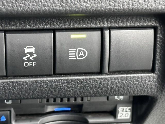 ハリアーハイブリッド Ｚ　地上デジタル　衝突被害軽減　サイドエアバッグ　ＬＥＤランプ　Ｂモニタ　クルコン　ナビＴＶ　１オーナー　アイドリングストップ　横滑り防止装置　スマートキー　盗難防止システム　ＡＢＳ　アルミ　ＥＴＣ付（13枚目）