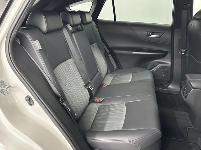 ハリアーハイブリッド Ｚ　地上デジタル　衝突被害軽減　サイドエアバッグ　ＬＥＤランプ　Ｂモニタ　クルコン　ナビＴＶ　１オーナー　アイドリングストップ　横滑り防止装置　スマートキー　盗難防止システム　ＡＢＳ　アルミ　ＥＴＣ付（17枚目）