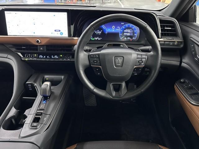 クラウンクロスオーバー RSアドバンスド 衝突回避 サンル-フ オートクルーズコントロール 横滑り防止 フルセグTV パワーシート レザーシート LED アルミホイール AC100V スマートキー ナビ&TV ABS フルオートエアコン(4枚目)