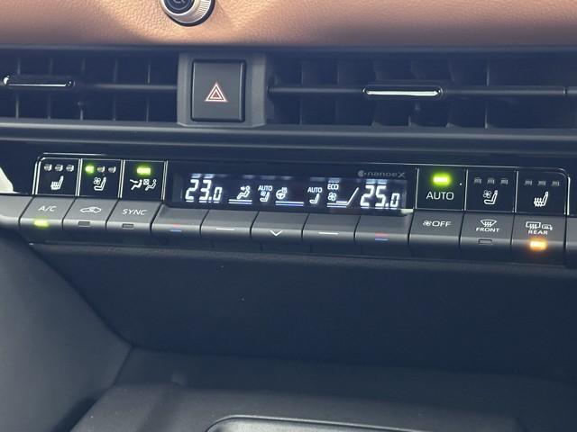 クラウンクロスオーバー RSアドバンスド 衝突回避 サンル-フ オートクルーズコントロール 横滑り防止 フルセグTV パワーシート レザーシート LED アルミホイール AC100V スマートキー ナビ&TV ABS フルオートエアコン(9枚目)