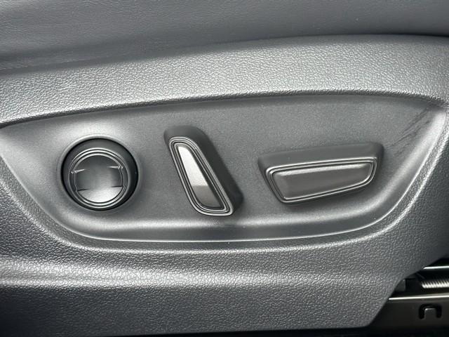 クラウンクロスオーバー RSアドバンスド 衝突回避 サンル-フ オートクルーズコントロール 横滑り防止 フルセグTV パワーシート レザーシート LED アルミホイール AC100V スマートキー ナビ&TV ABS フルオートエアコン(15枚目)