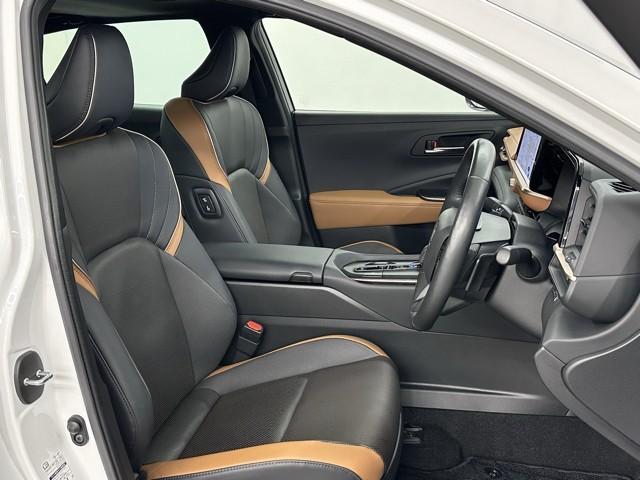 クラウンクロスオーバー RSアドバンスド 衝突回避 サンル-フ オートクルーズコントロール 横滑り防止 フルセグTV パワーシート レザーシート LED アルミホイール AC100V スマートキー ナビ&TV ABS フルオートエアコン(16枚目)