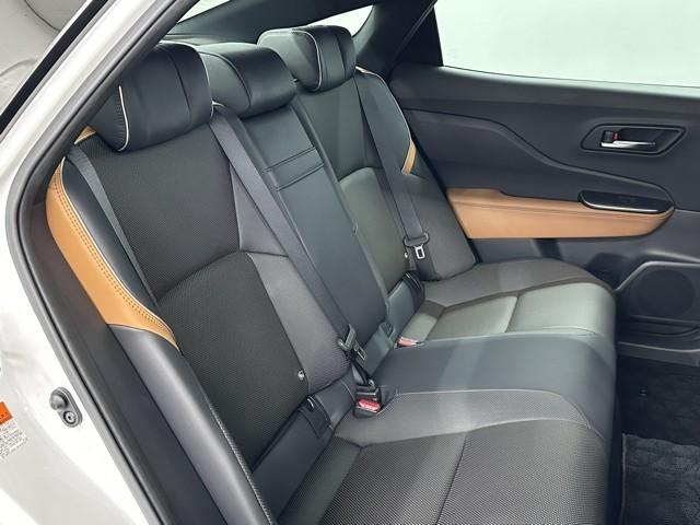 クラウンクロスオーバー RSアドバンスド 衝突回避 サンル-フ オートクルーズコントロール 横滑り防止 フルセグTV パワーシート レザーシート LED アルミホイール AC100V スマートキー ナビ&TV ABS フルオートエアコン(17枚目)