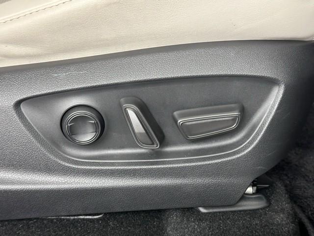 クラウンクロスオーバー Gレザーパッケージ クルーズコントロール パワーシート バックモニター 記録簿 LEDヘッドランプ レザーシート ドラレコ ETC 100V電源 フルセグTV 4WD スマートキー 盗難防止装置 キーレス ABS(15枚目)