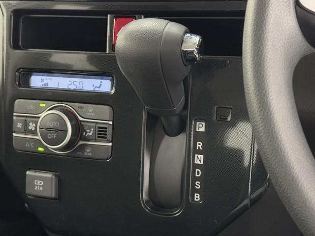 親しみやすいシフトです。　坂道や信号の多い日本では操作が簡単でいいです。　シフトチェンジしやすい所に考えられて配置されているので操作し易いですよ。