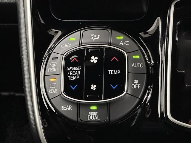 ヴォクシー ＺＳ　煌　地上デジタル　ＴＳＳ　両側パワードア　アイドリングストップ車　パワーウィンド　横滑防止　整備記録簿　ＤＶＤ可　フルフラットシート　盗難防止装置　スマートエントリー　Ｂカメラ　ＡＵＸ　ＬＥＤヘッドライト（10枚目）