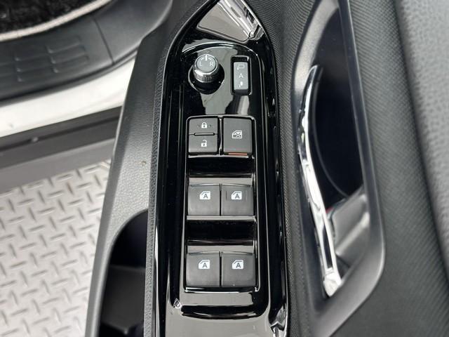 ヴォクシー ＺＳ　煌　地上デジタル　ＴＳＳ　両側パワードア　アイドリングストップ車　パワーウィンド　横滑防止　整備記録簿　ＤＶＤ可　フルフラットシート　盗難防止装置　スマートエントリー　Ｂカメラ　ＡＵＸ　ＬＥＤヘッドライト（16枚目）