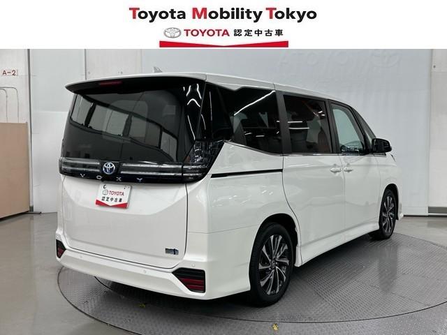 ヴォクシー ハイブリッドＳ－Ｚ　パワーウィンドウ　ＤＶＤ再生機能　インテリキー　横滑防止装置　地デジＴＶ　アクティブクルーズコントロール　フルオートエアコン　リアカメラ　エアバッグ　ＡＢＳ　１００Ｖ充電　ナビＴＶ　ＷＡＣ　キーレス（2枚目）